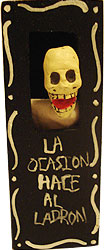 Imagen de un souvenir mexicano que muestra un ataúd y la leyenda la ocasión hace al ladrón