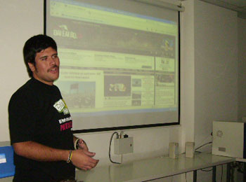 Luis Marambio expone acerca de DaleAlbo.cl en clases